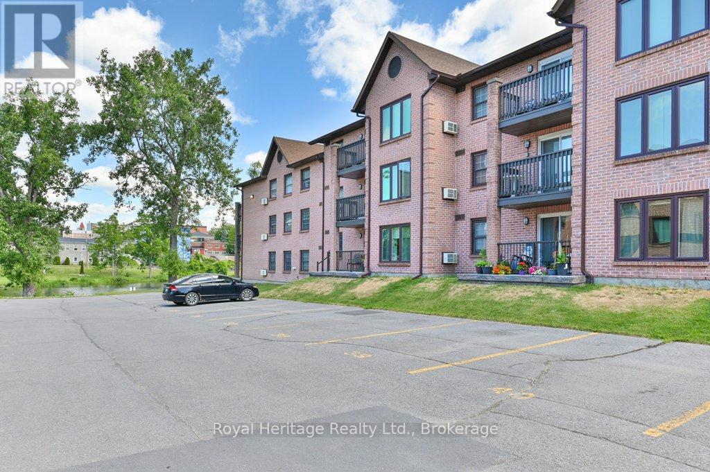 203 - 9 Centre Street Property Photo 34