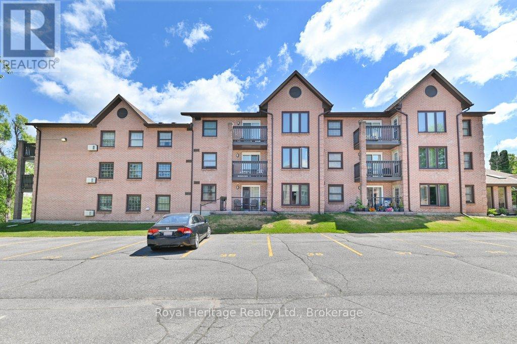 203 - 9 Centre Street Property Photo 37