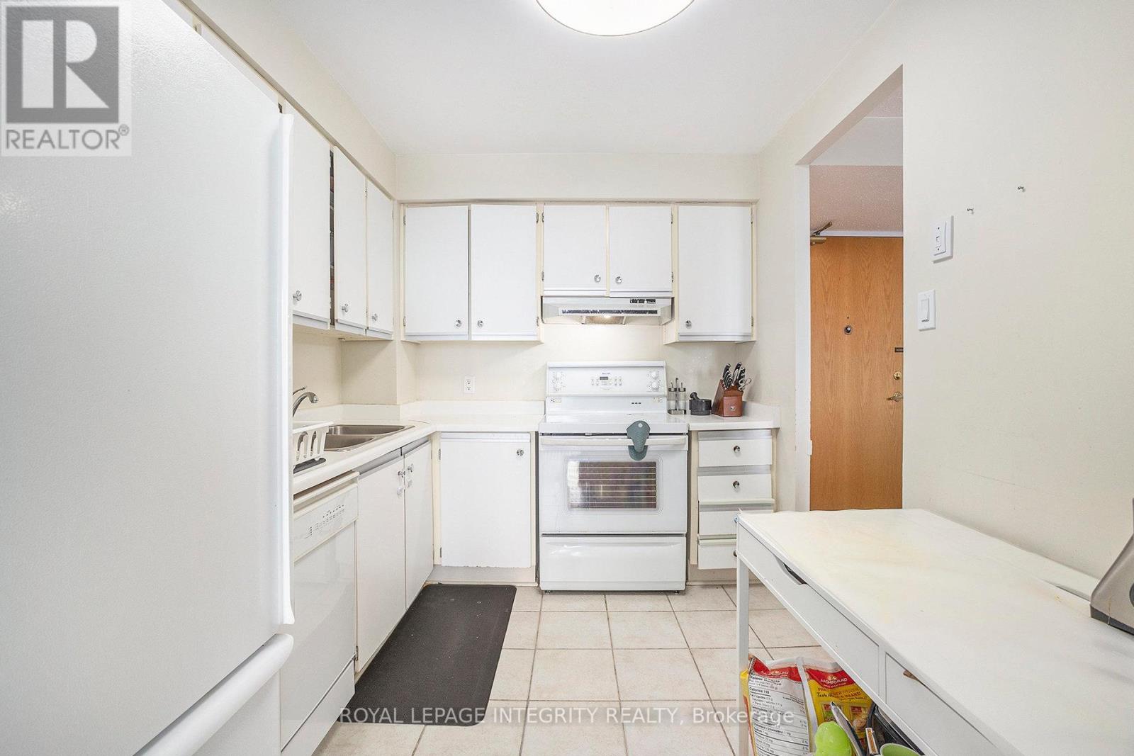 1608 - 2871 Richmond Road Property Photo 15