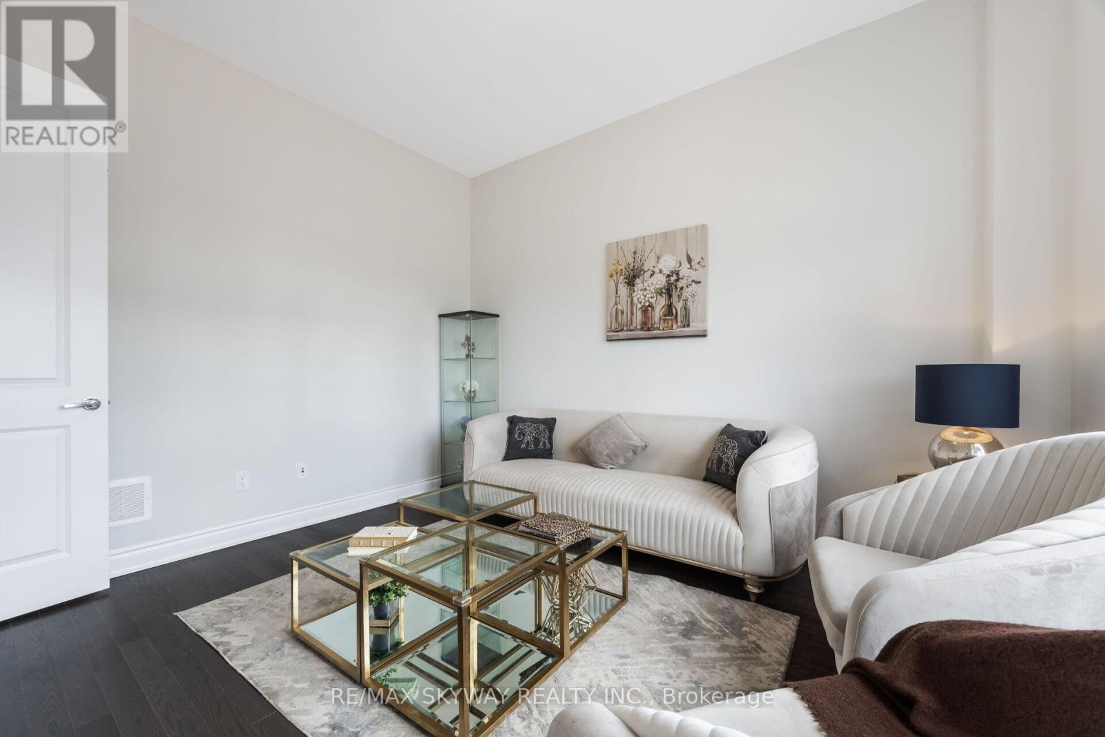 6 Ewing Way Property Photo 8