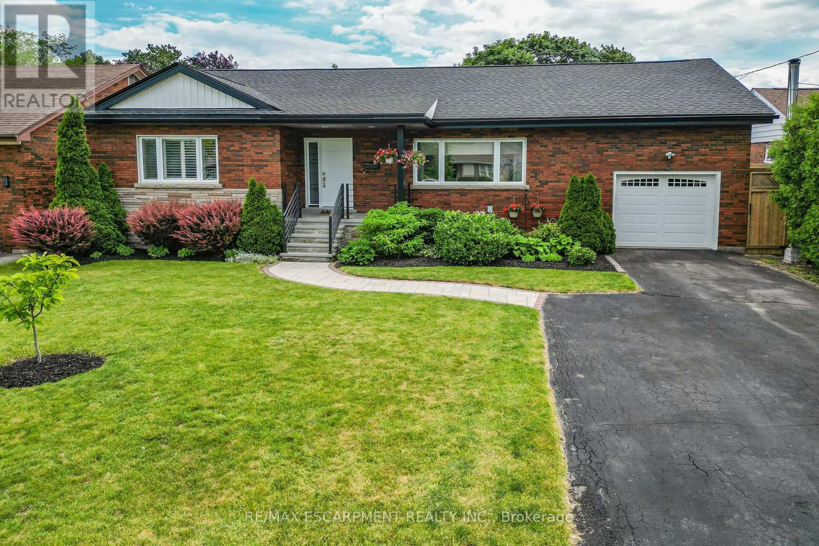 55 GLENVIEW DRIVE Property Photo 1