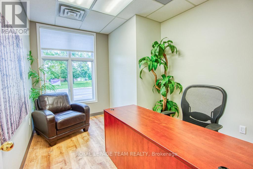 84 Centrepointe Drive Property Photo 10