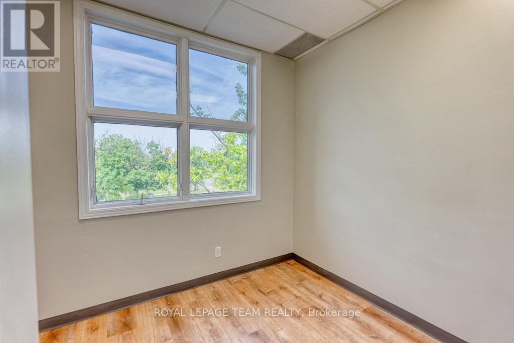 84 Centrepointe Drive Property Photo 18