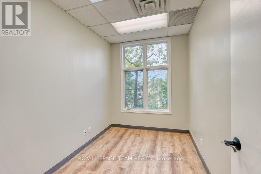 84 Centrepointe Drive Property Photo 19