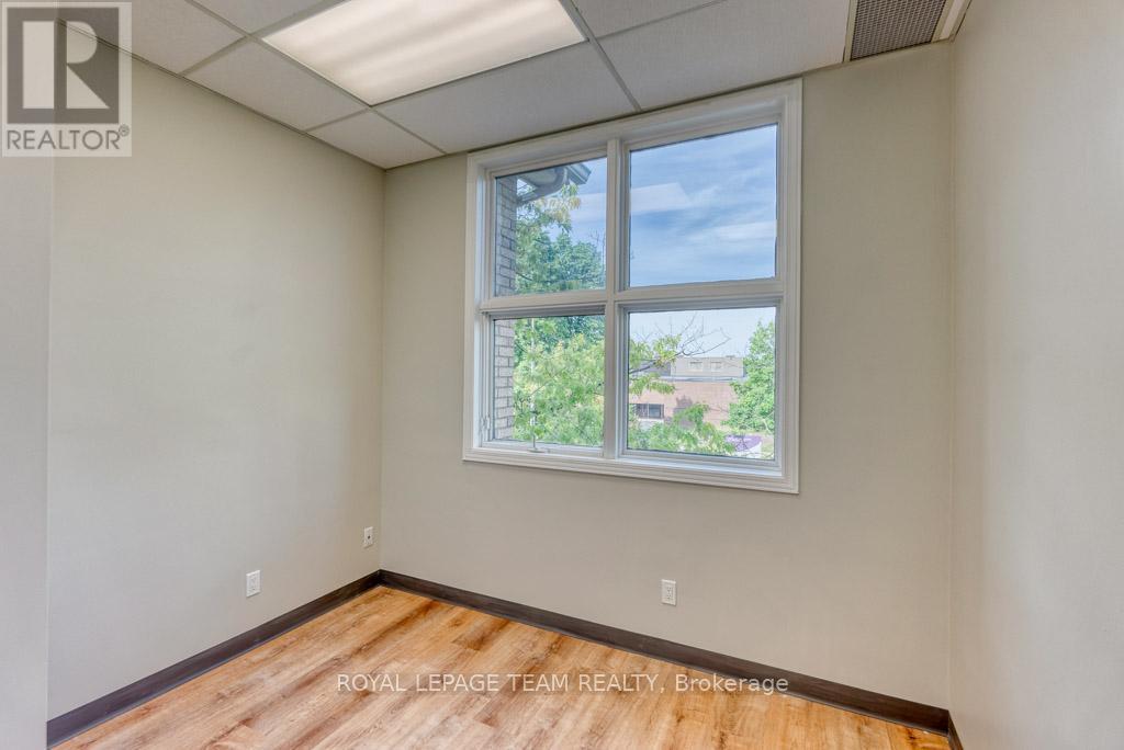 84 Centrepointe Drive Property Photo 20
