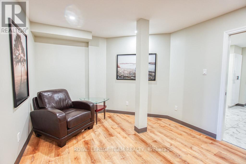 84 Centrepointe Drive Property Photo 25