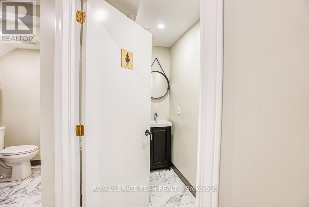 84 Centrepointe Drive Property Photo 29