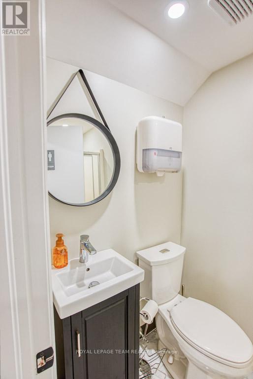 84 Centrepointe Drive Property Photo 30