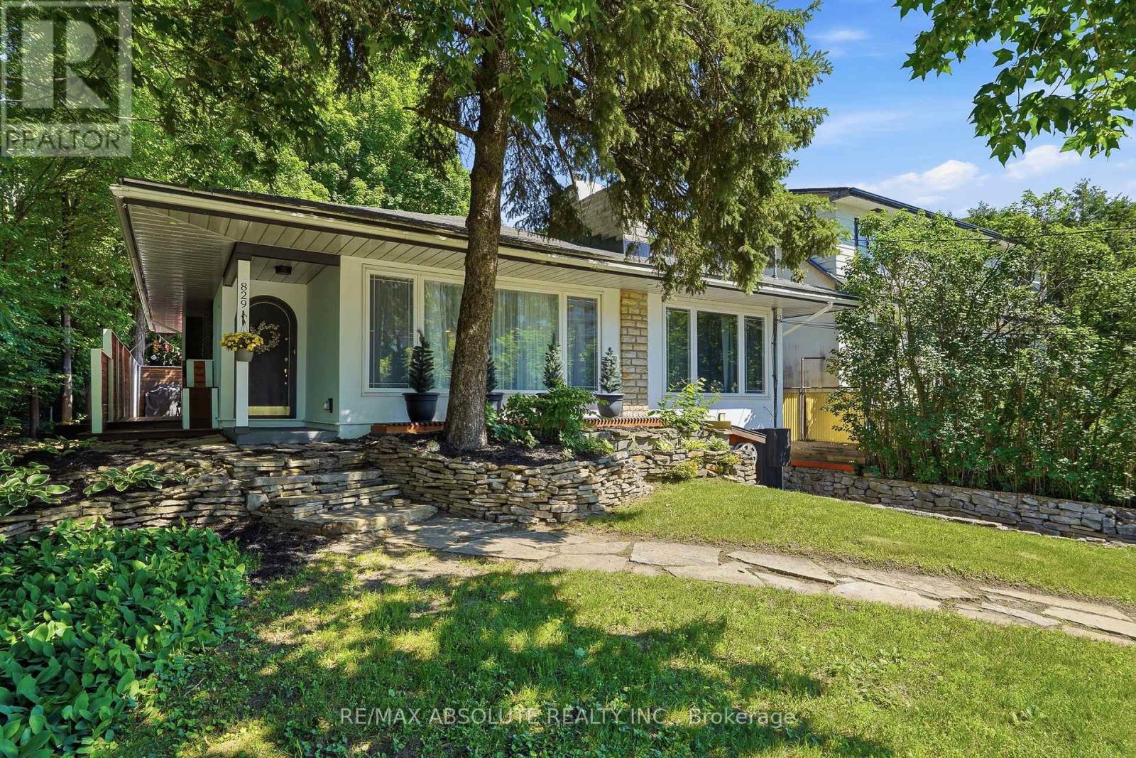 829 MONTREAL ROAD Property Photo 1