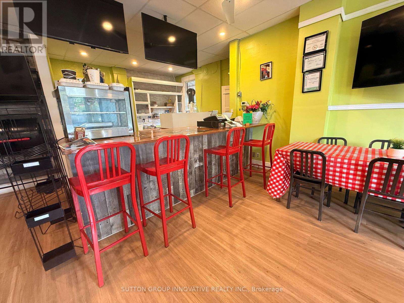 486 James Street N Property Photo 2
