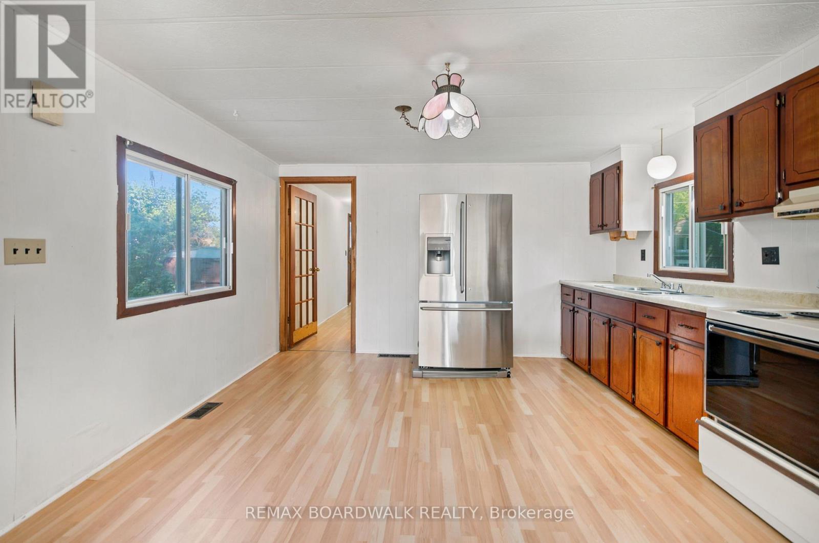 516 Maplegrove Road Property Photo 6