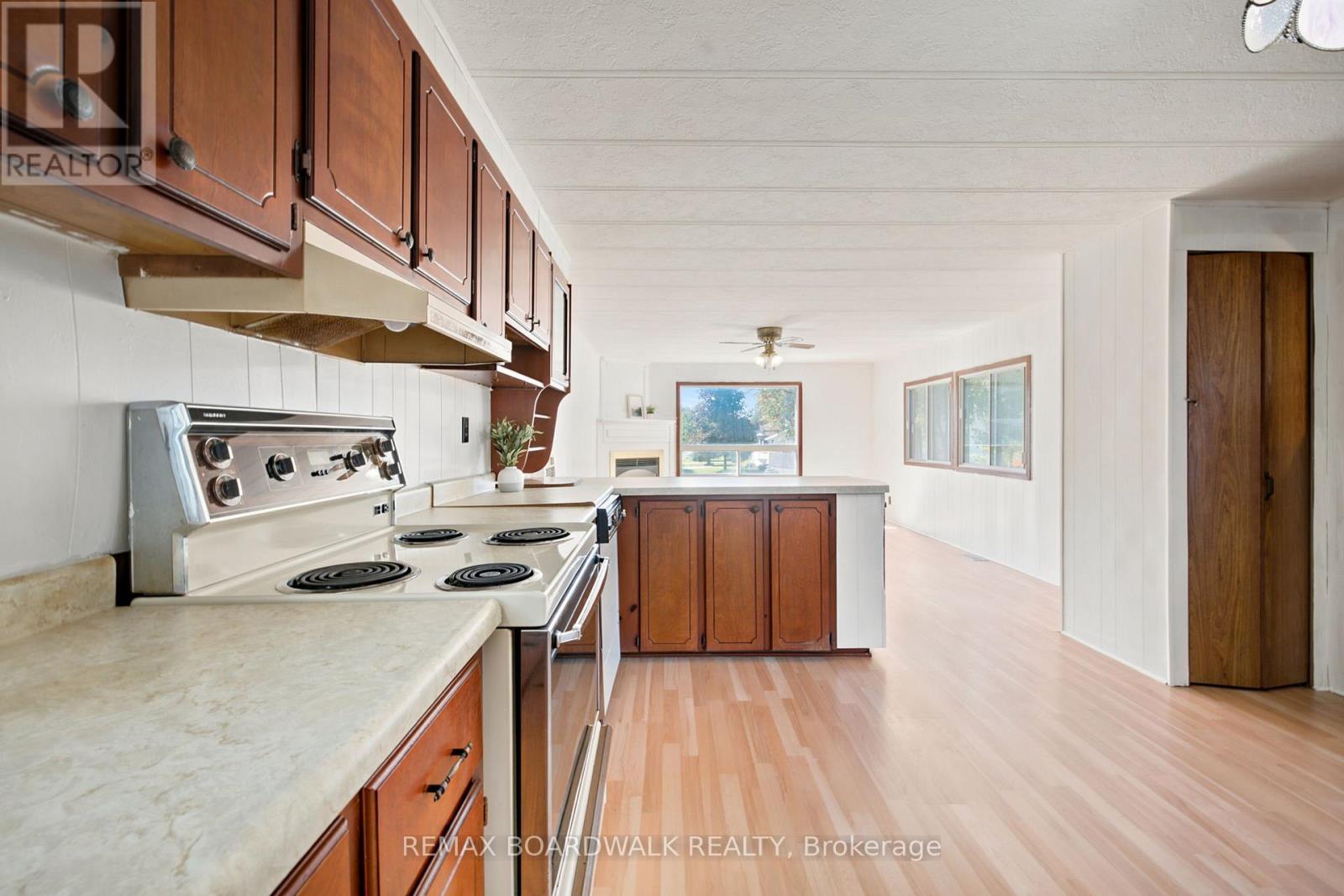 516 Maplegrove Road Property Photo 8