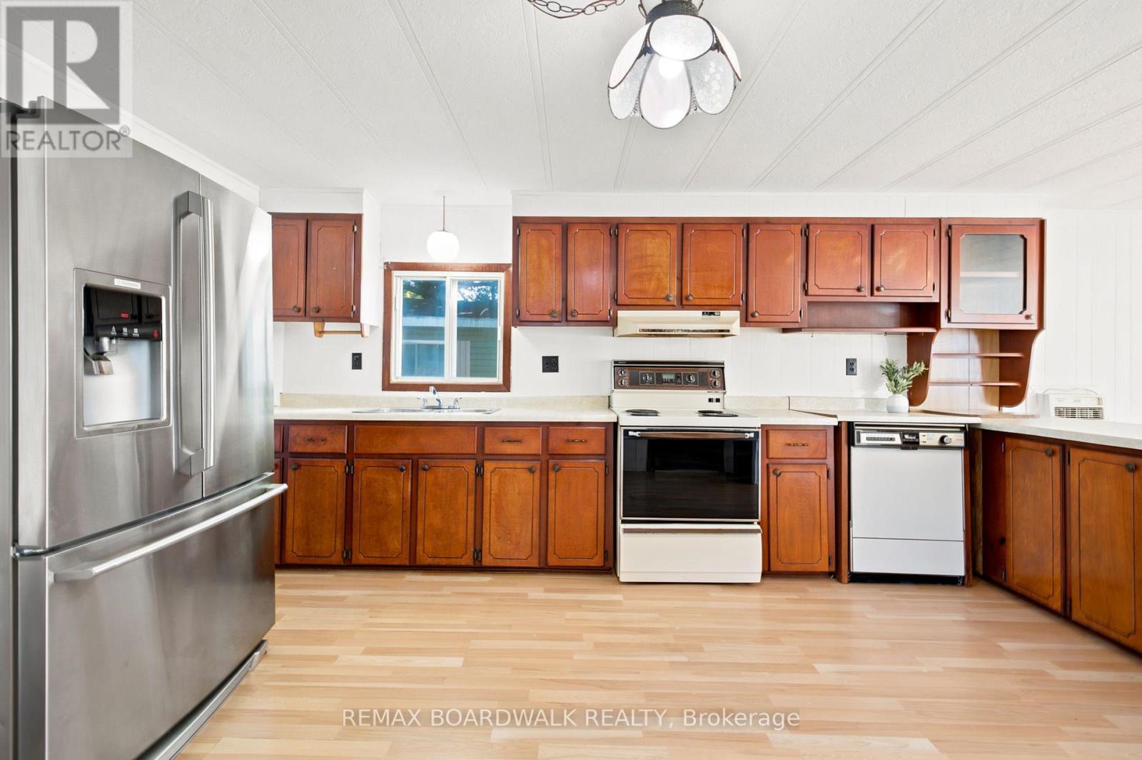 516 Maplegrove Road Property Photo 10