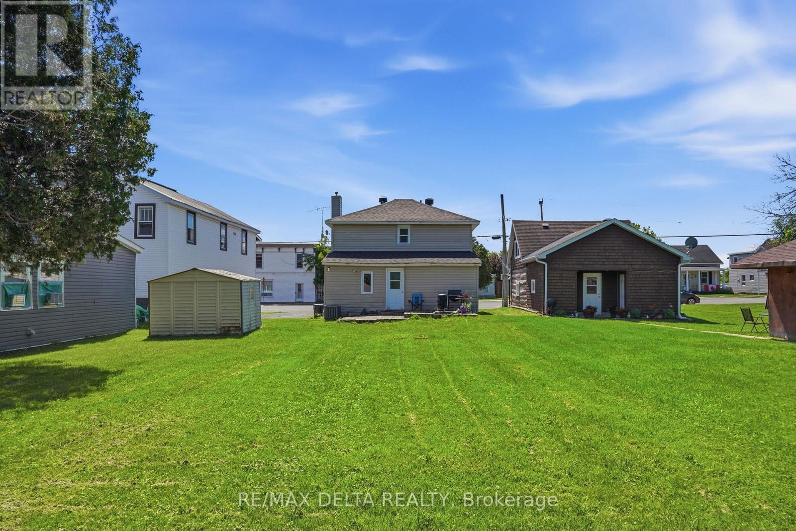 49 Lochiel Street E Property Photo 5
