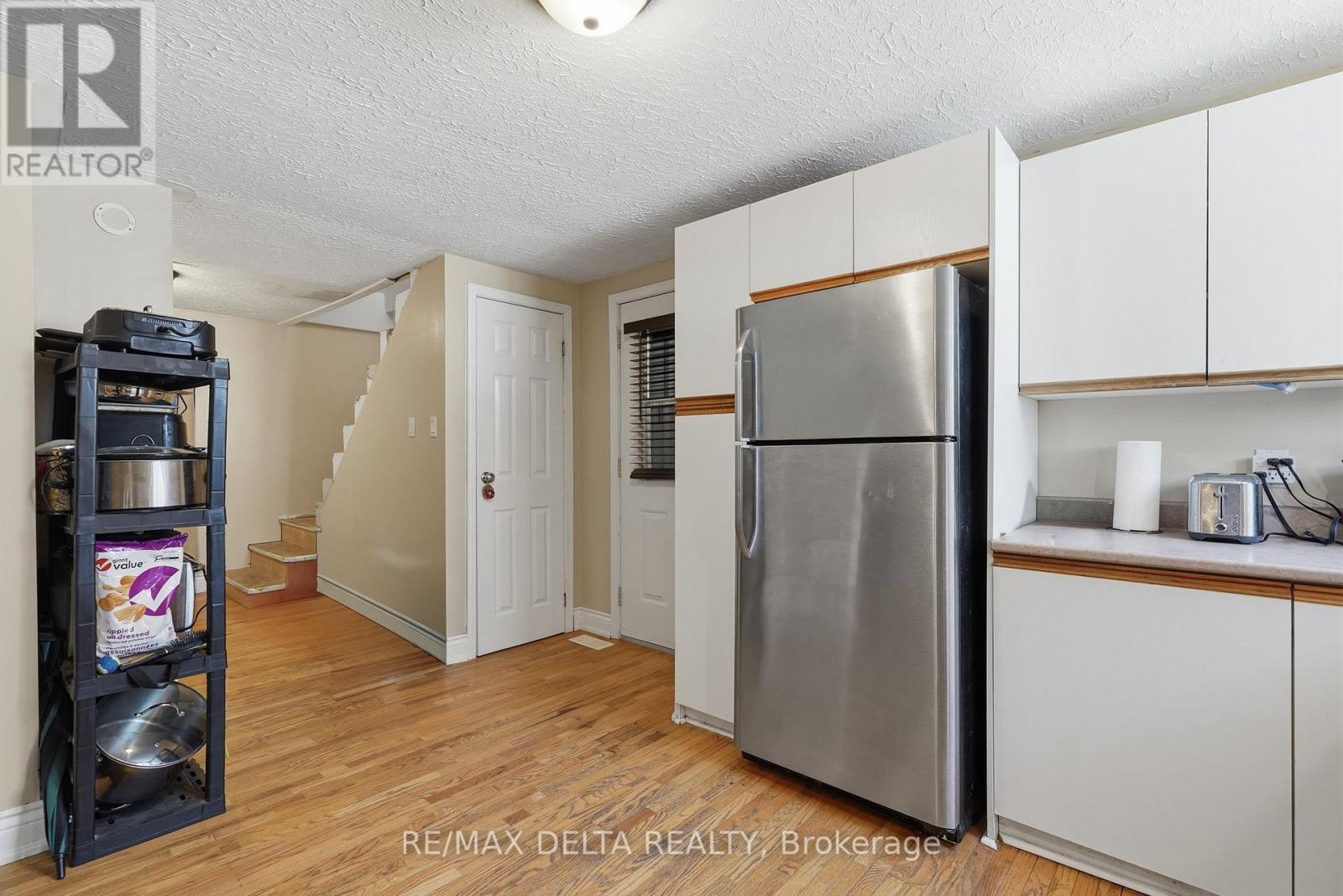 49 Lochiel Street E Property Photo 10