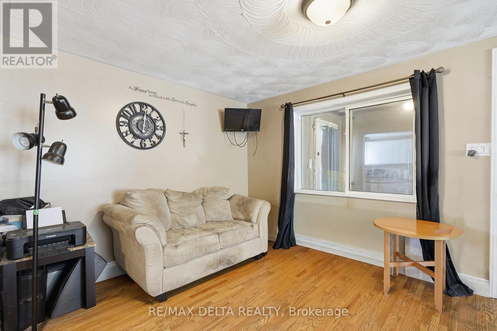 49 Lochiel Street E Property Photo 15