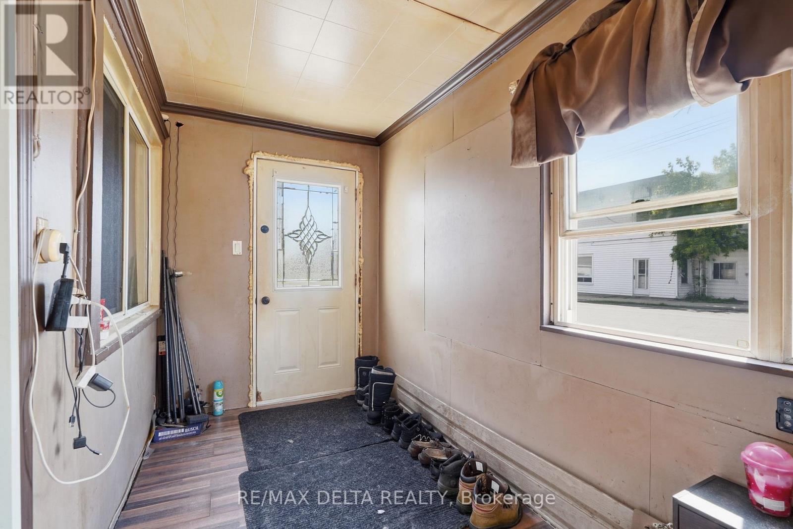 49 Lochiel Street E Property Photo 23