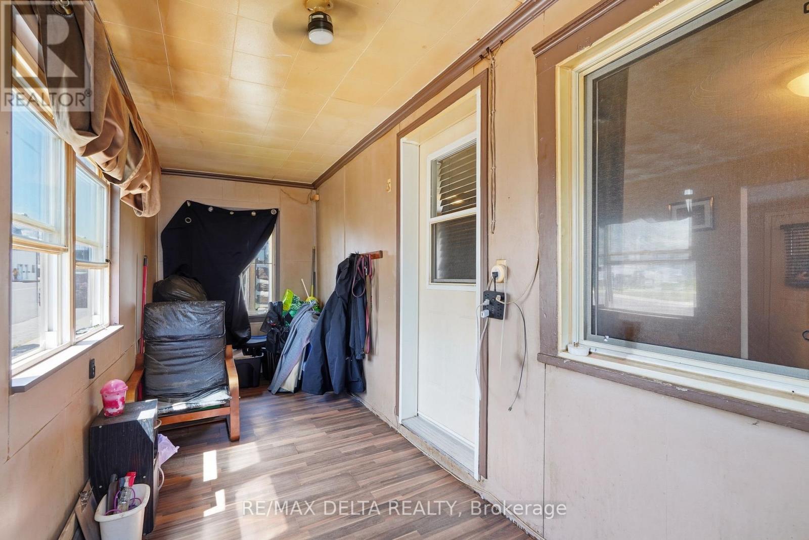 49 Lochiel Street E Property Photo 24