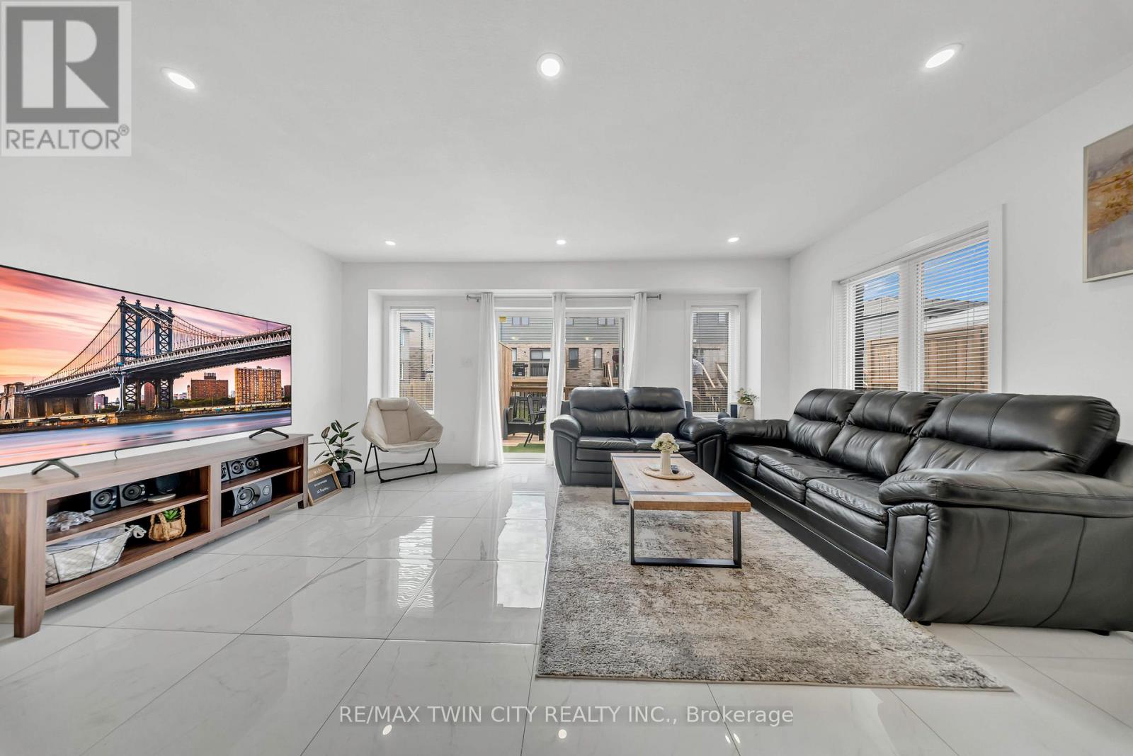 13 Pony Way Property Photo 8
