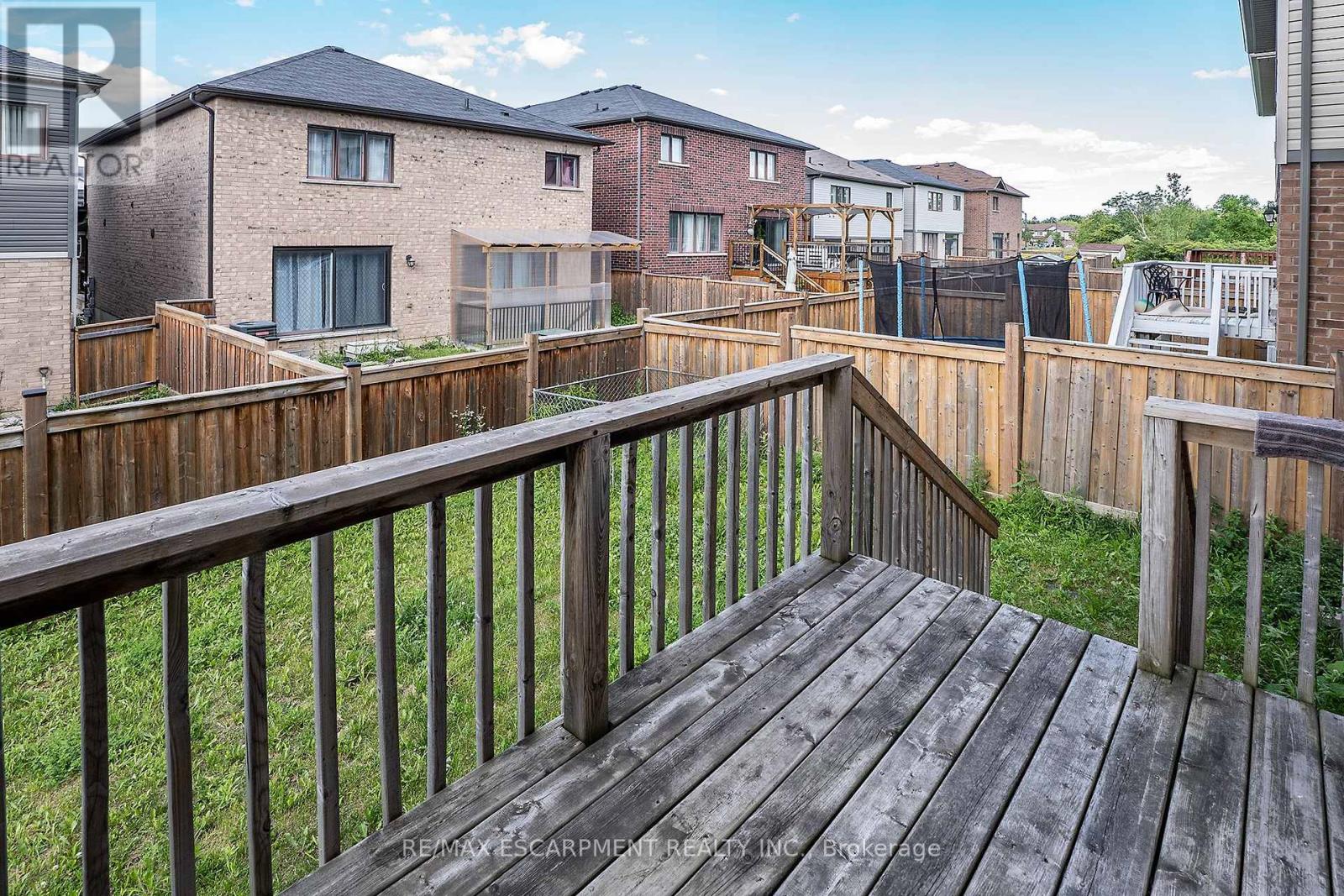 32 Hedges Crescent Property Photo 19