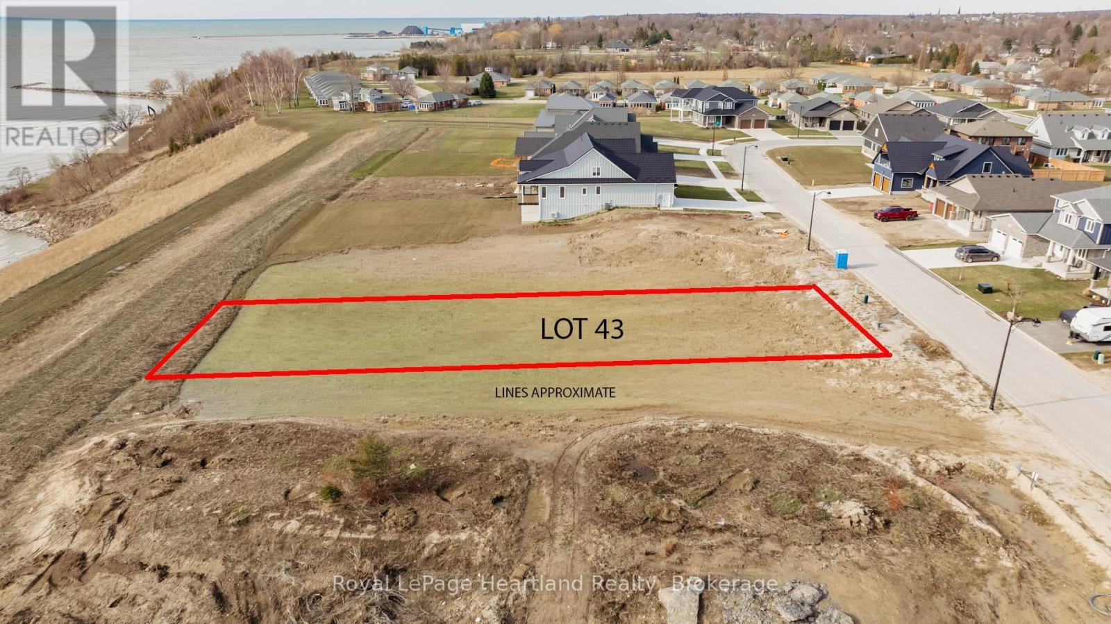 472 Coast Drive Property Photo 3