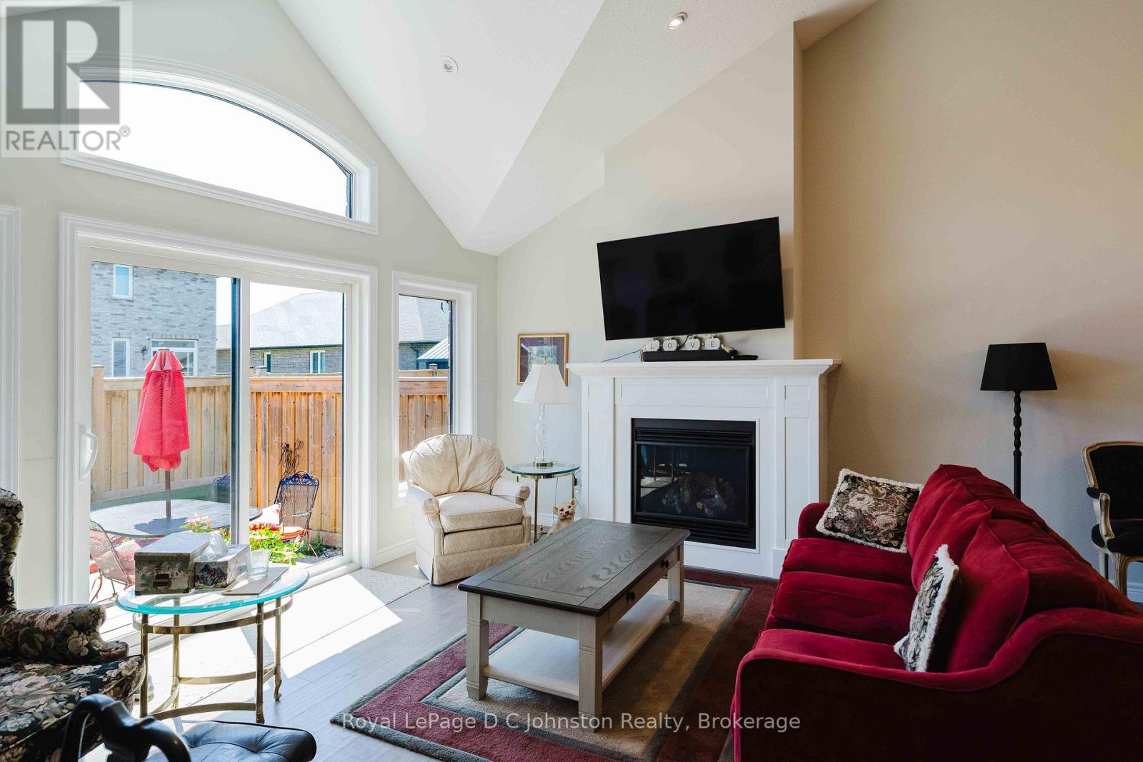 16 - 560 Devonshire Road Property Photo 14
