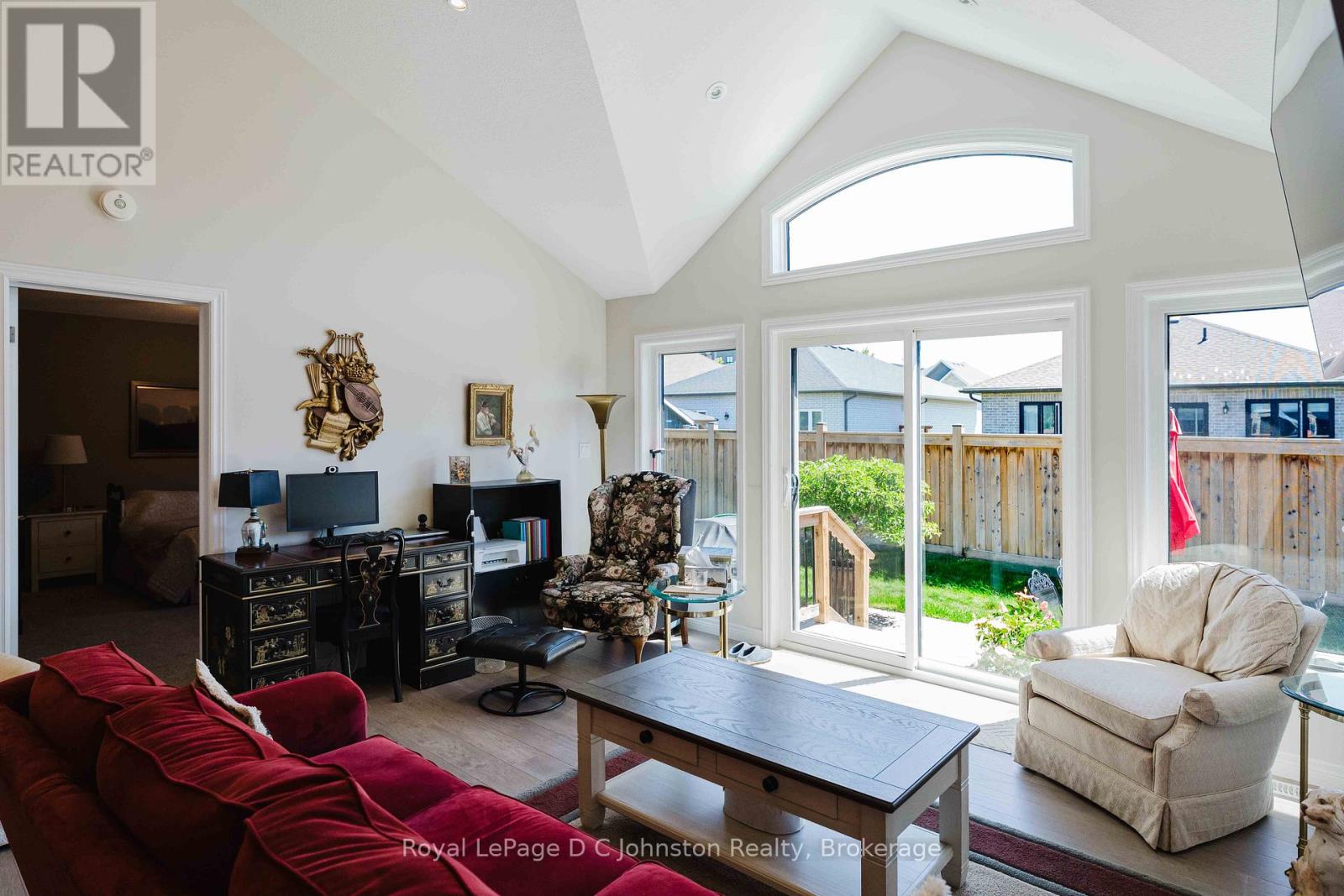 16 - 560 Devonshire Road Property Photo 16