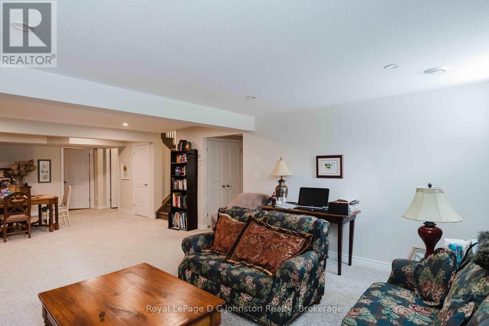 16 - 560 Devonshire Road Property Photo 34
