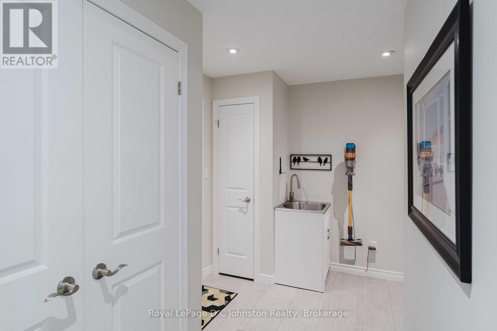 16 - 560 Devonshire Road Property Photo 39