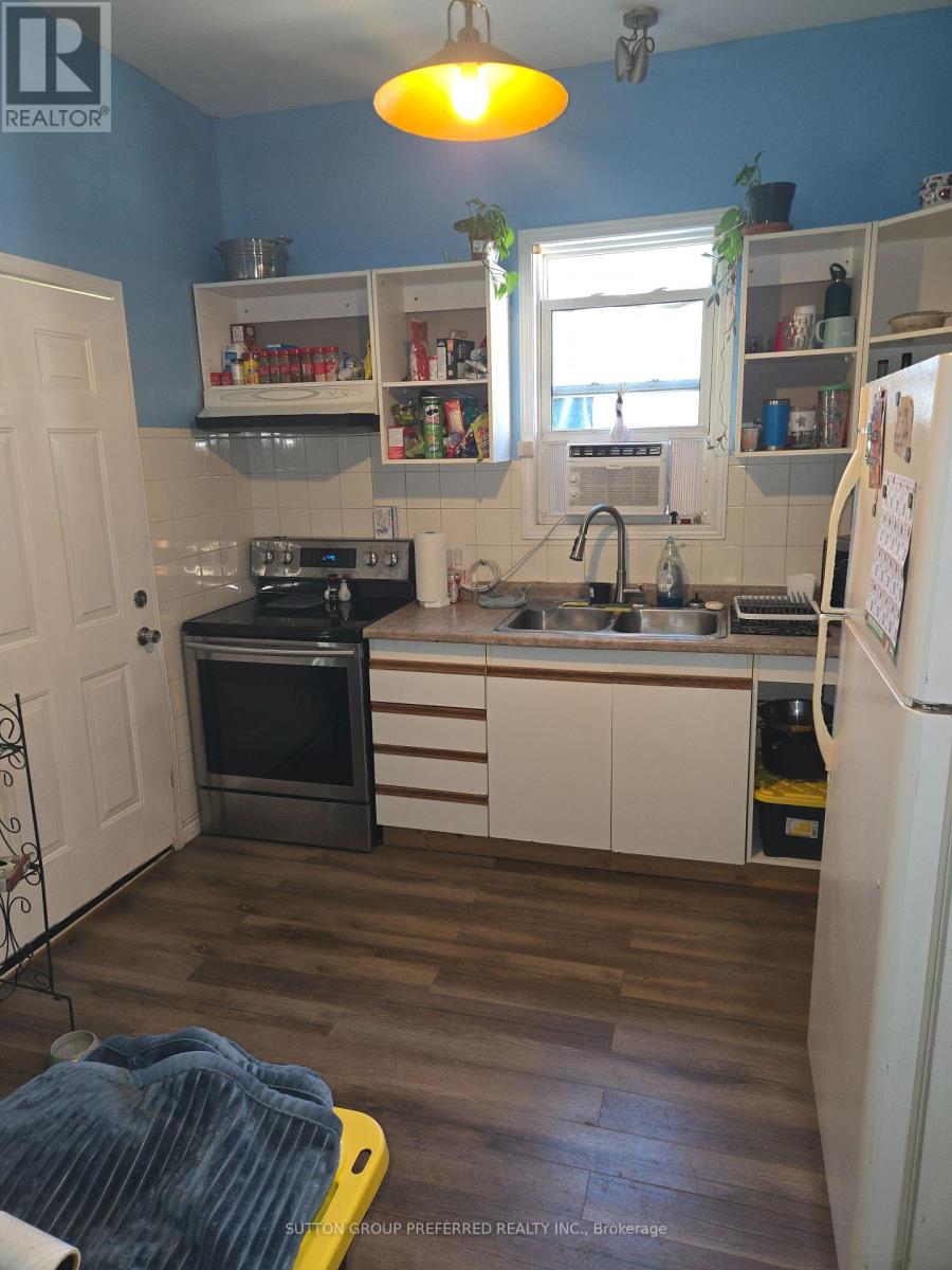 1001 Oxford Street E Property Photo 2