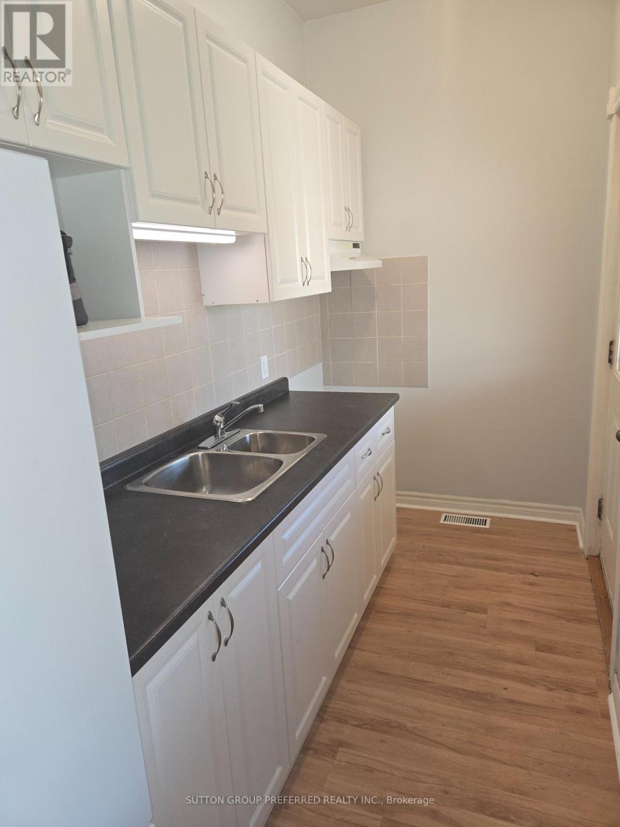 1001 Oxford Street E Property Photo 3