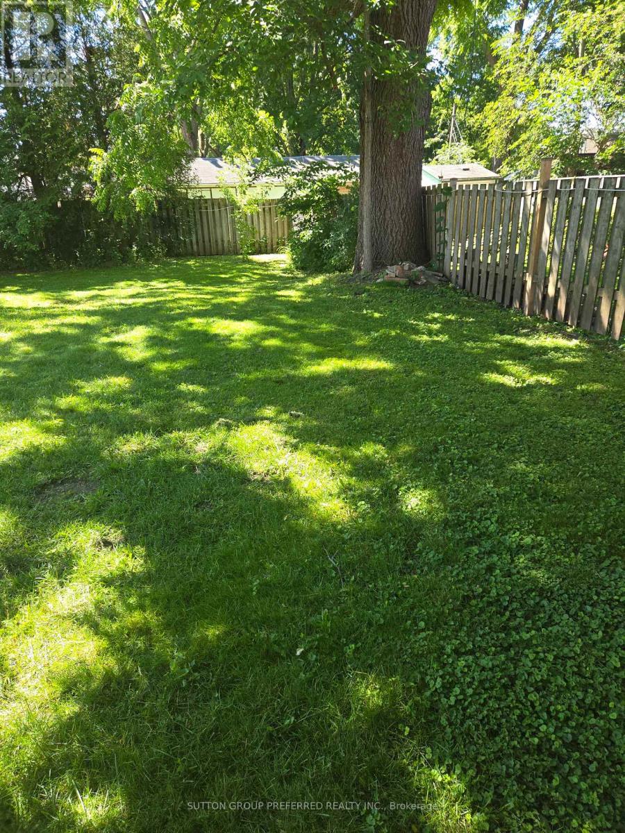 1001 Oxford Street E Property Photo 10