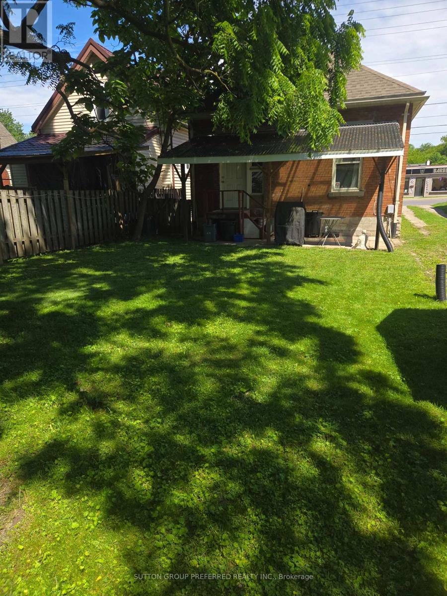1001 Oxford Street E Property Photo 11