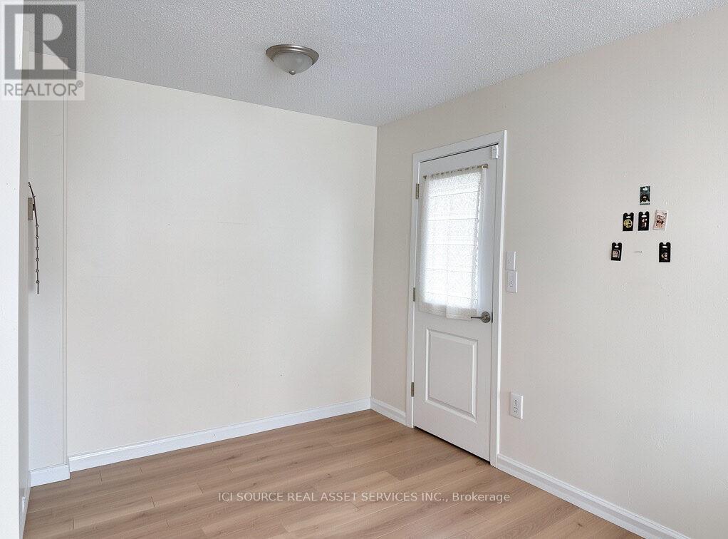 12c Sonnet Crescent Property Photo 4