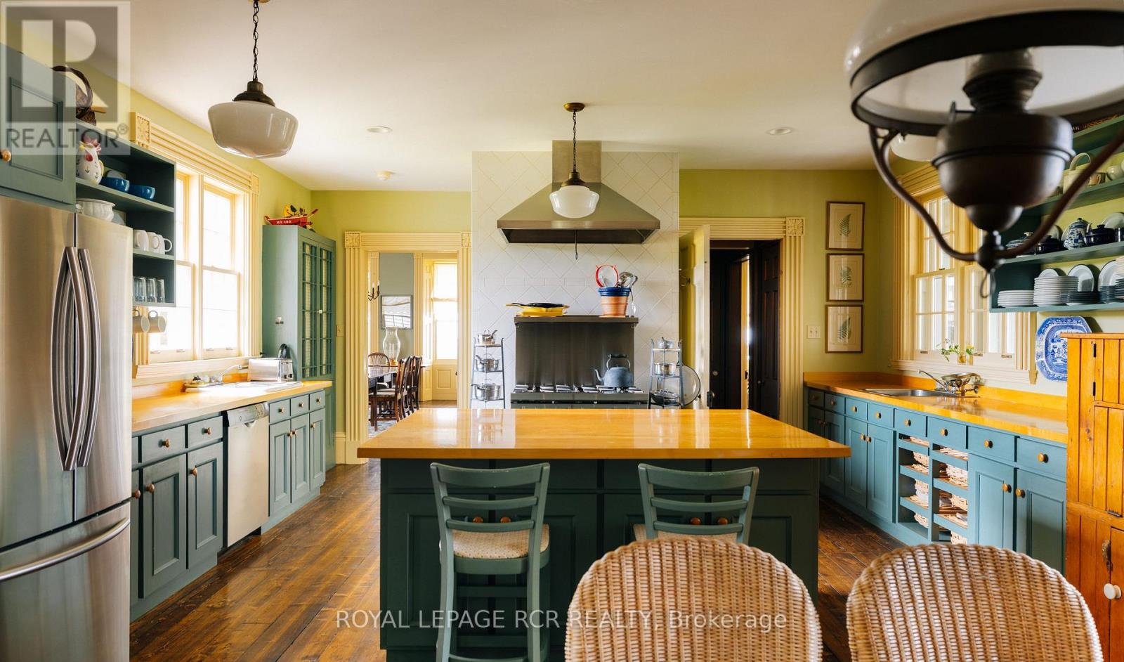 838496 4th Line E Property Photo 4