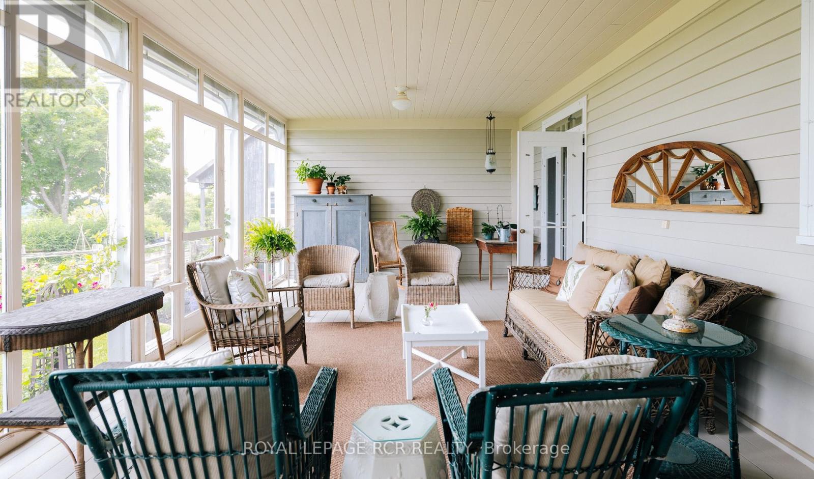 838496 4th Line E Property Photo 12