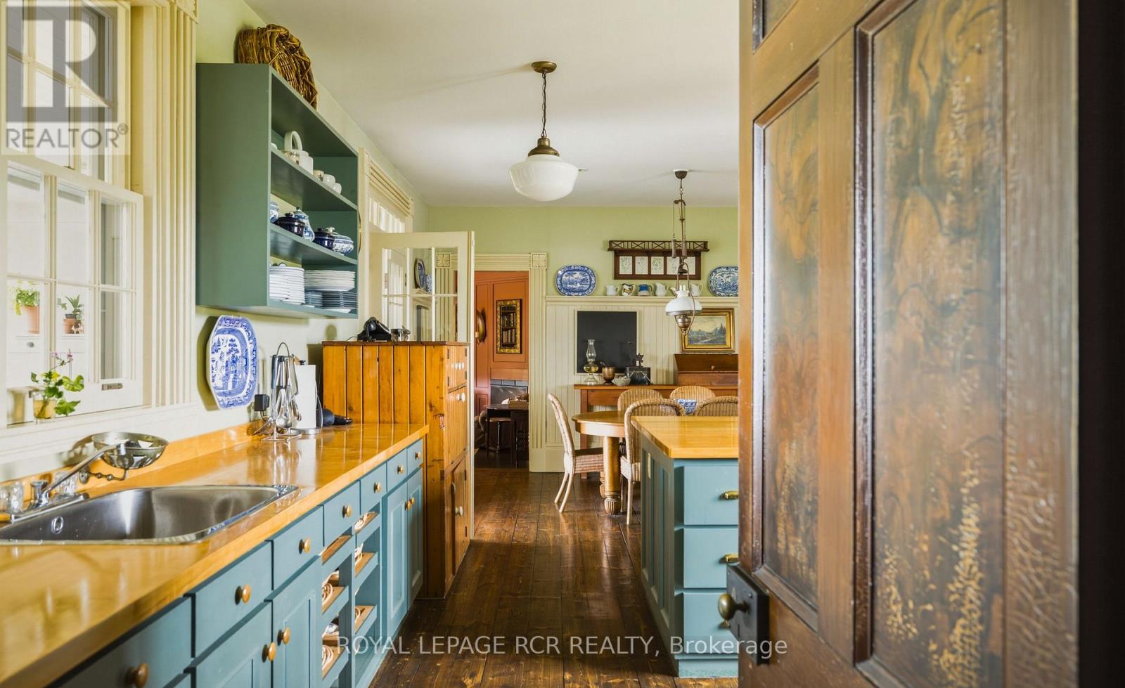 838496 4th Line E Property Photo 13