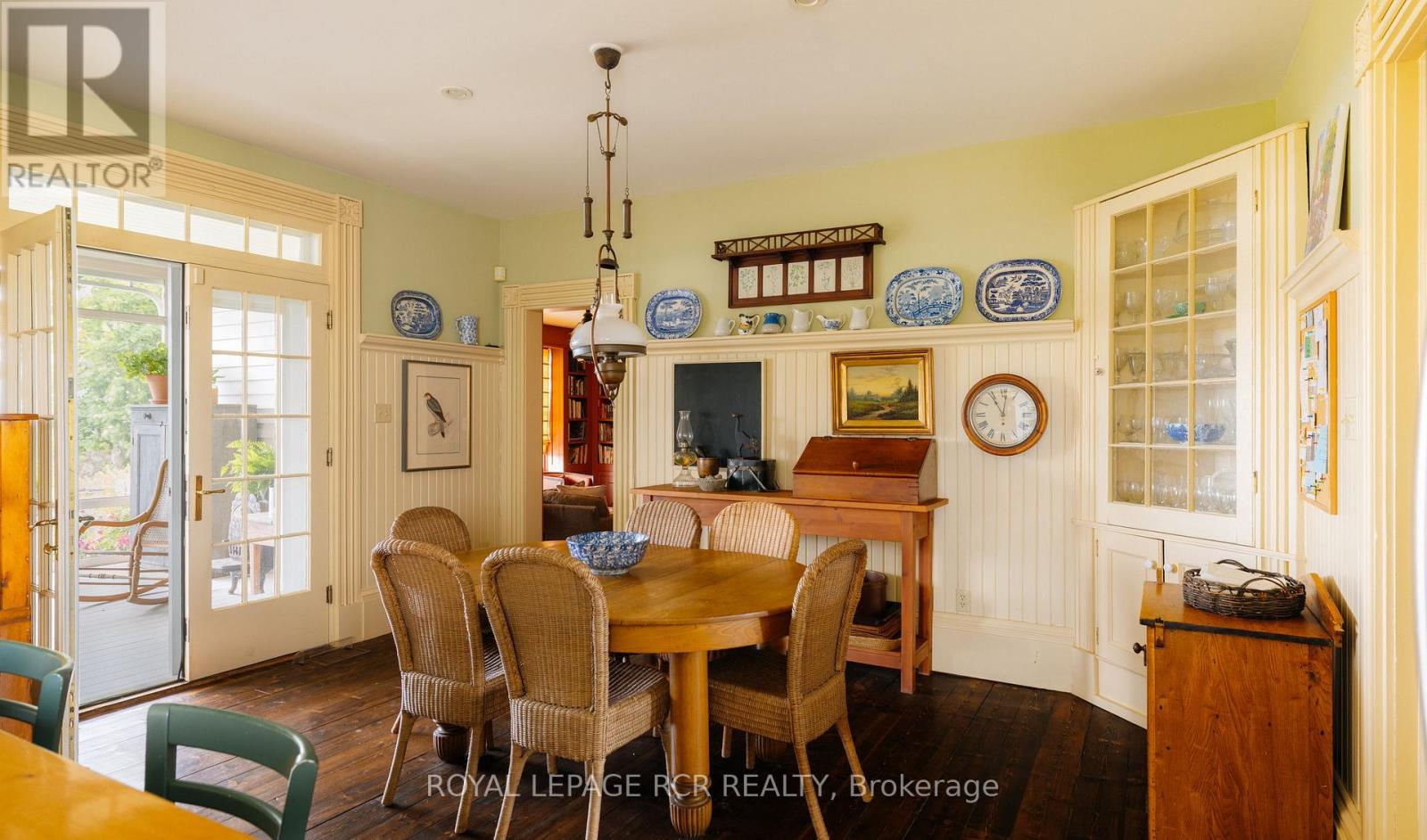 838496 4th Line E Property Photo 14