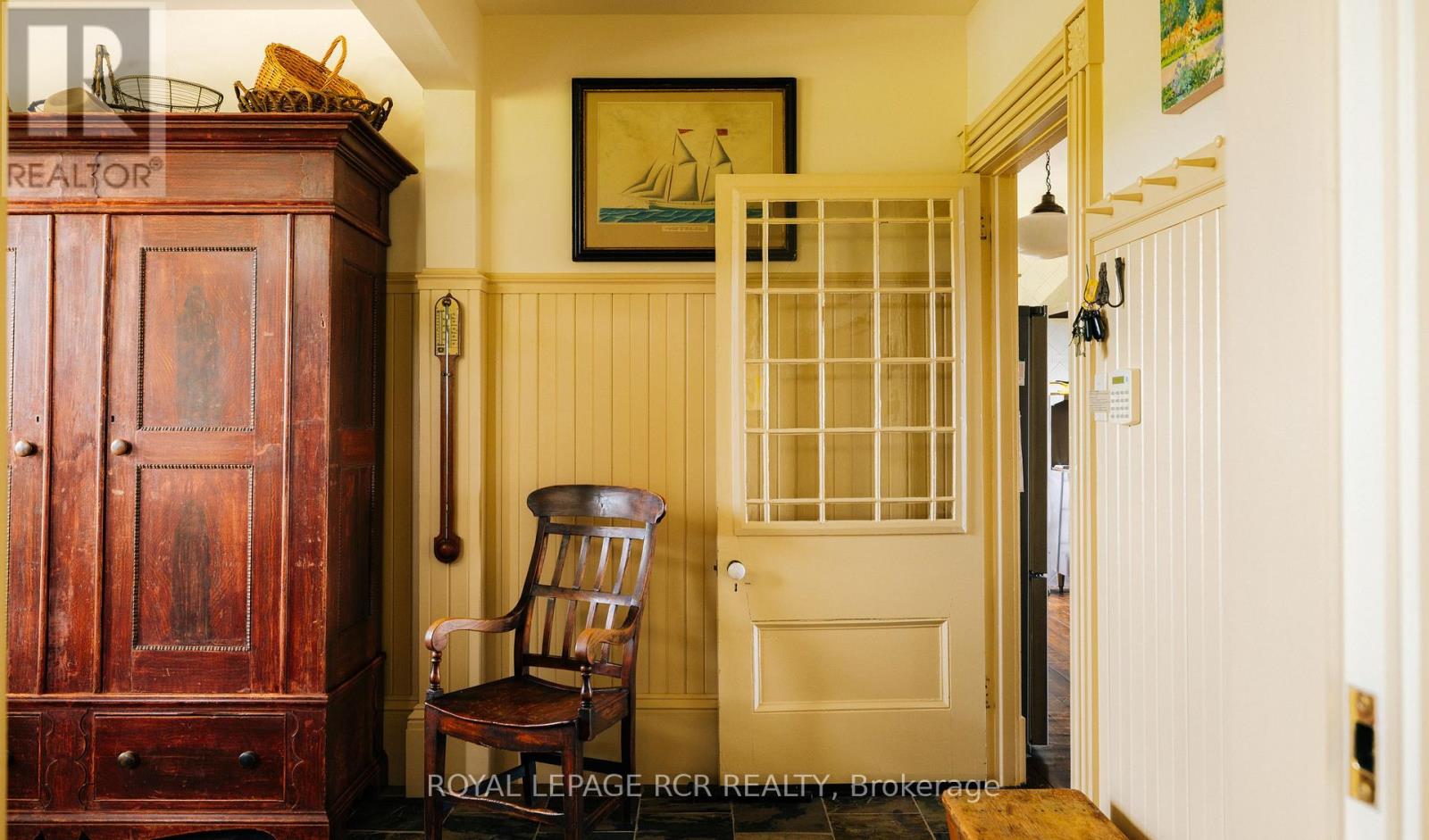 838496 4th Line E Property Photo 19