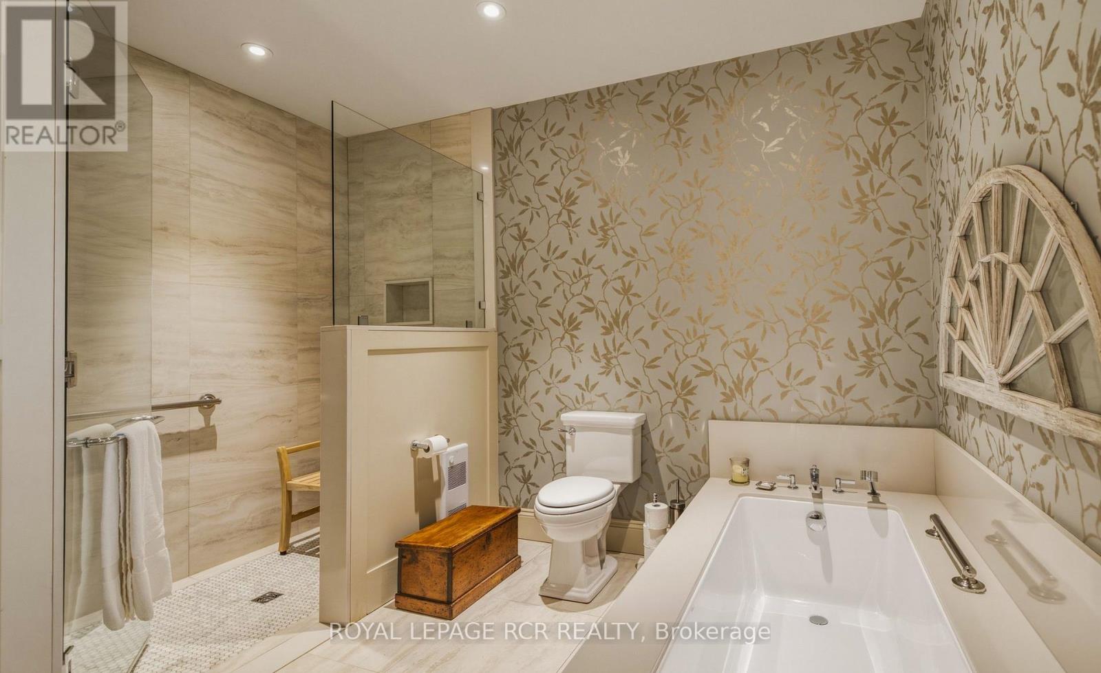 838496 4th Line E Property Photo 21