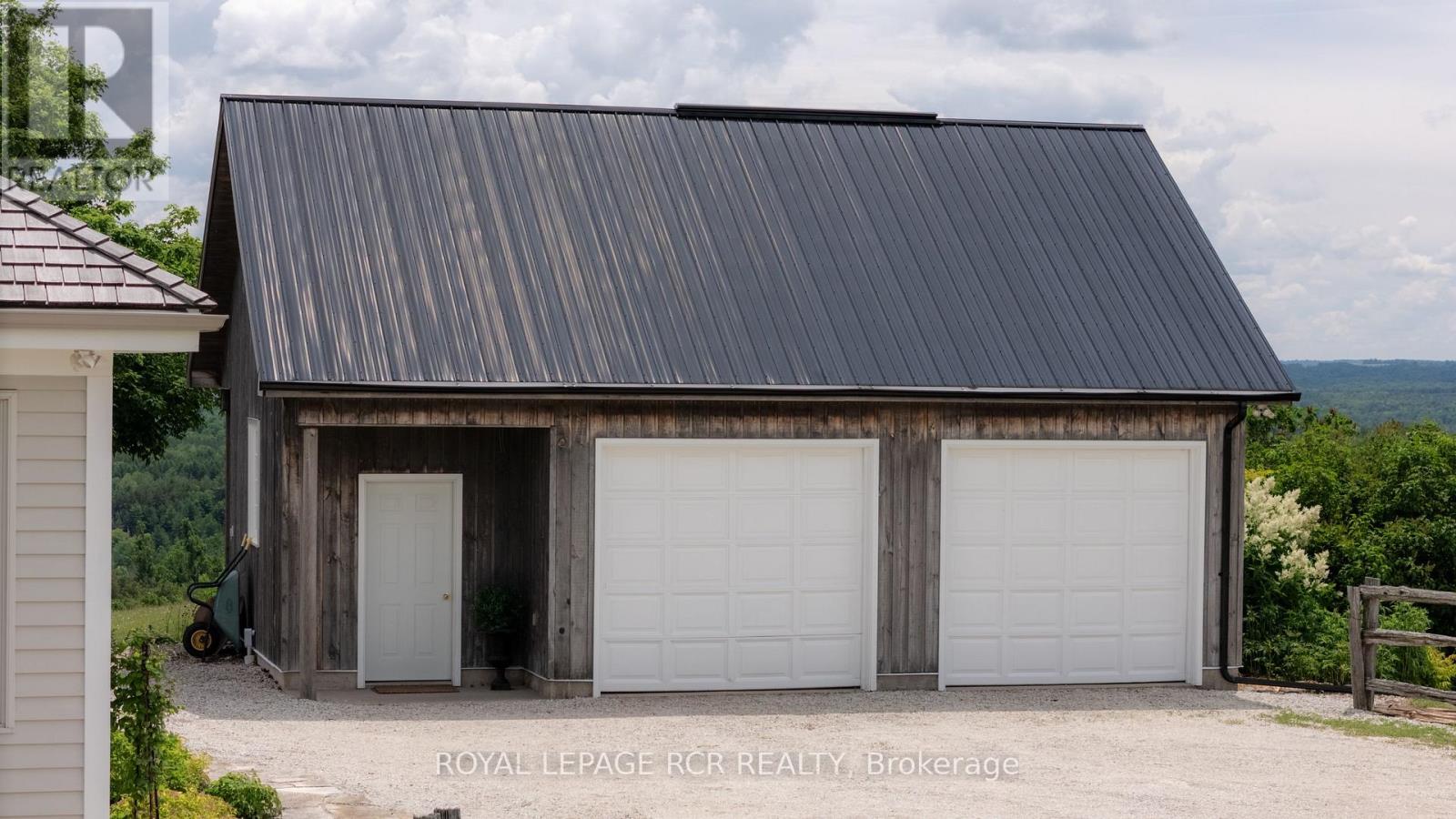 838496 4th Line E Property Photo 38
