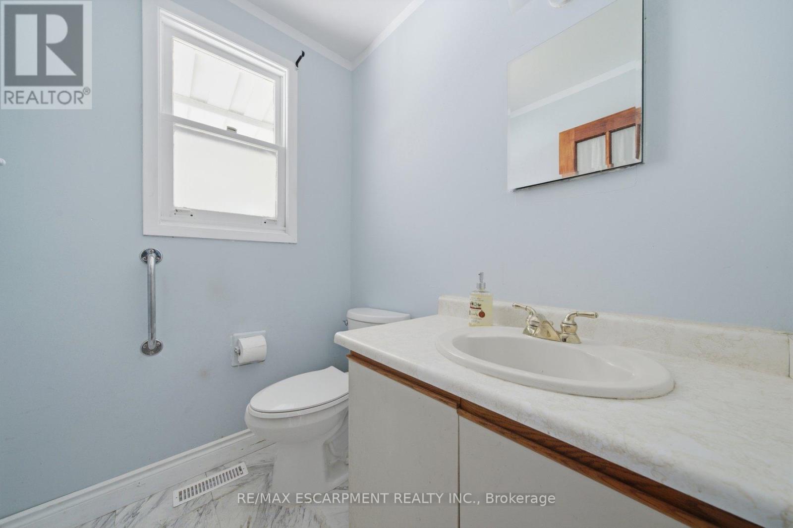 3 Twinoaks Crescent Property Photo 8