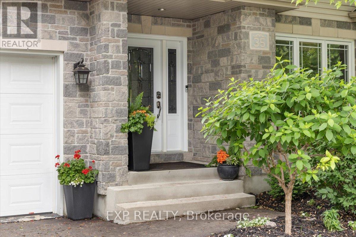 35 Honore Crescent Property Photo 2