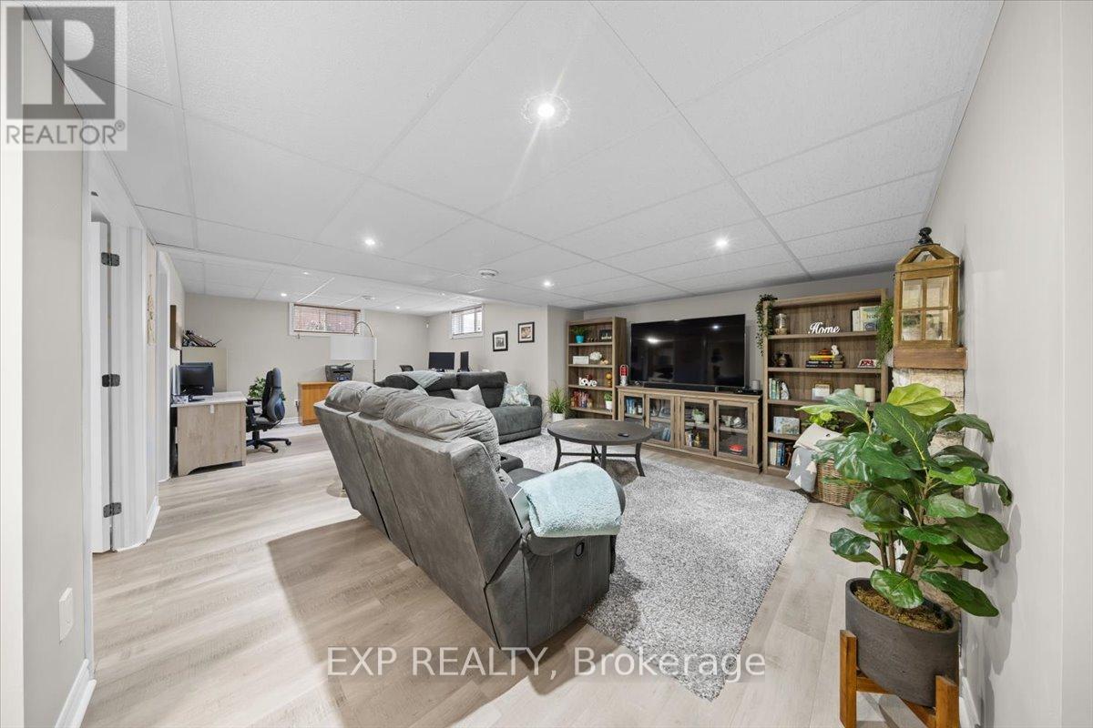 35 Honore Crescent Property Photo 33