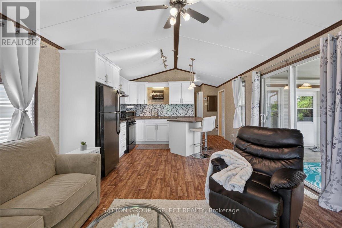 400 - 8685 Rock Glen Road Property Photo 7