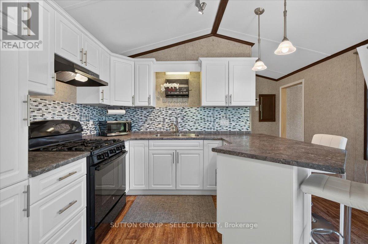 400 - 8685 Rock Glen Road Property Photo 8