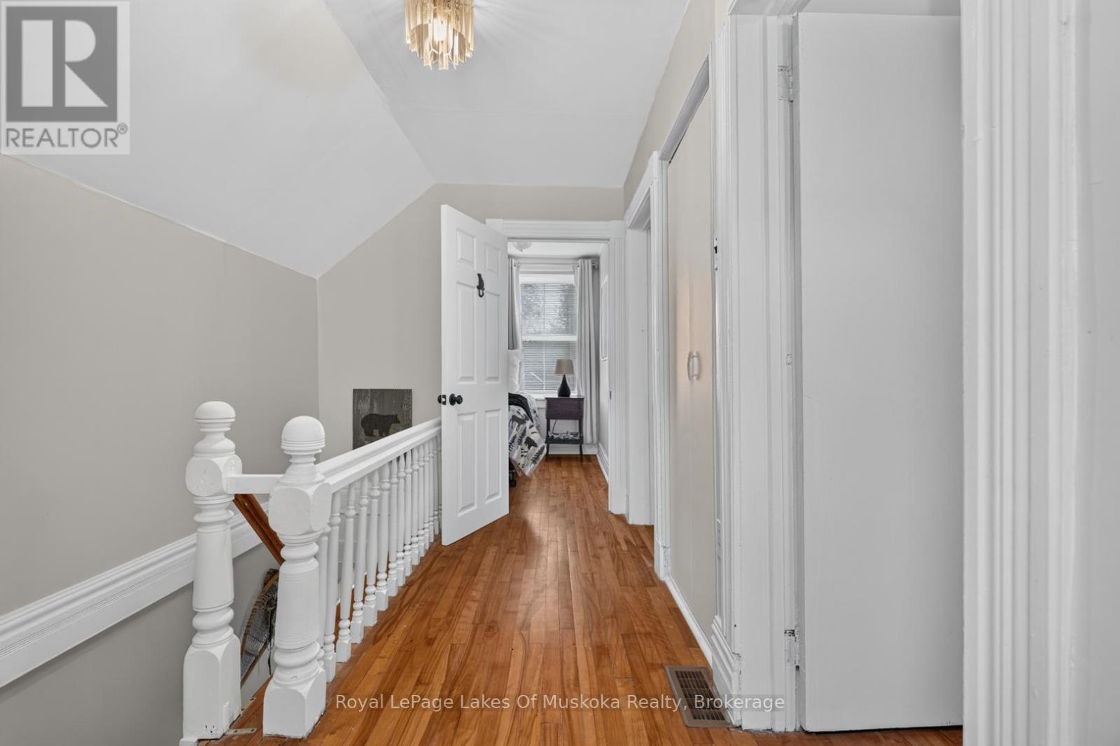21 Lakeview Avenue W Property Photo 19