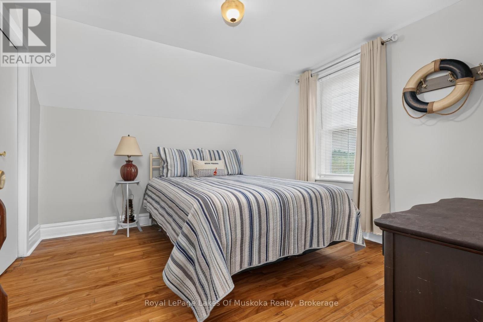 21 Lakeview Avenue W Property Photo 21