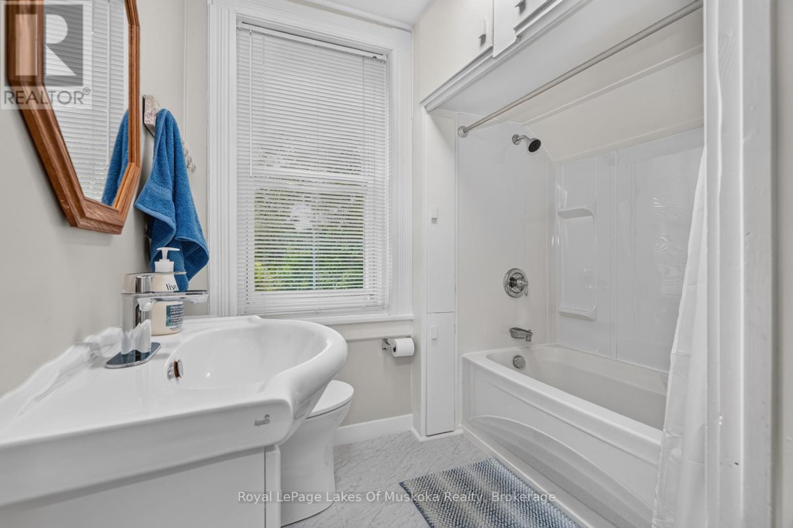 21 Lakeview Avenue W Property Photo 23
