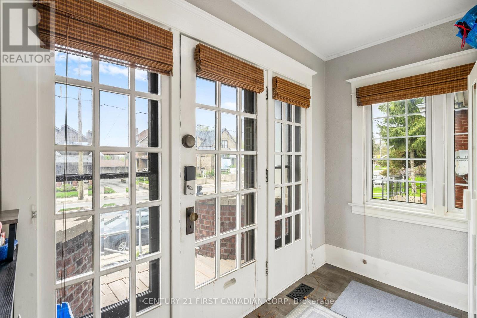 594 Highbury Avenue N Property Photo 3
